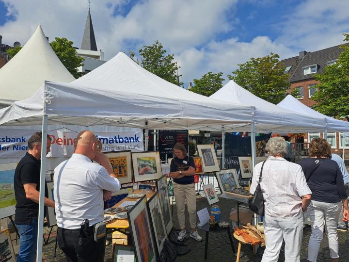 foto kunstmarkt Goch kraam gemeente